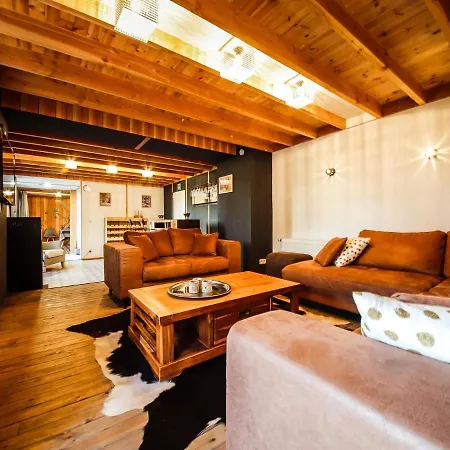Spacious In With Garden Gesves