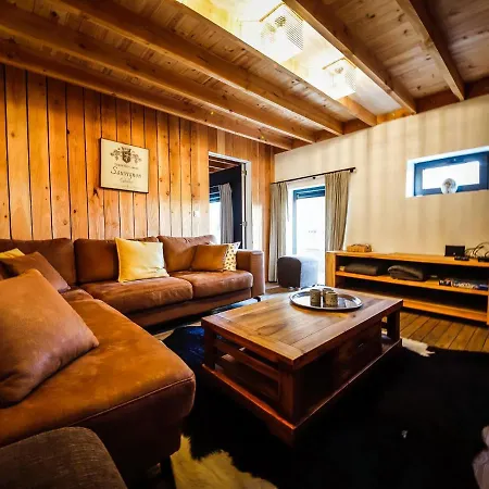 Spacious In With Garden Gesves