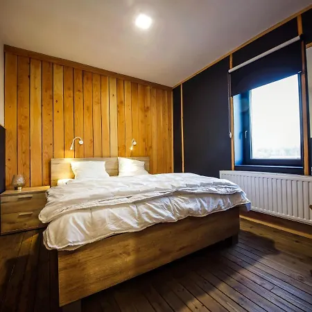 بيت للعطل Spacious In With Garden