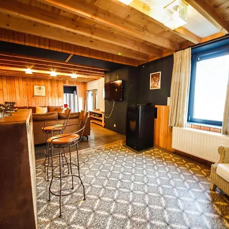 Vakantiehuis Spacious In With Garden
