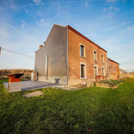 Spacious In With Garden Gesves