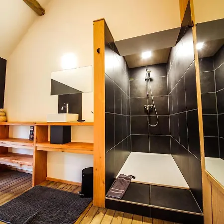 Spacious In With Garden