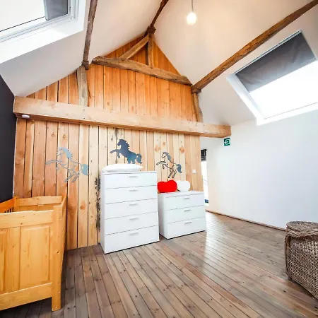 Spacious In With Garden Vakantiehuis
