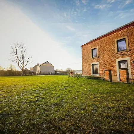 Vakantiehuis Spacious In With Garden Gesves