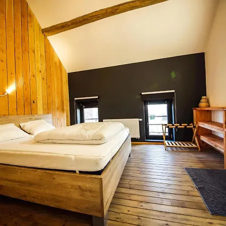 Vakantiehuis Spacious In With Garden *