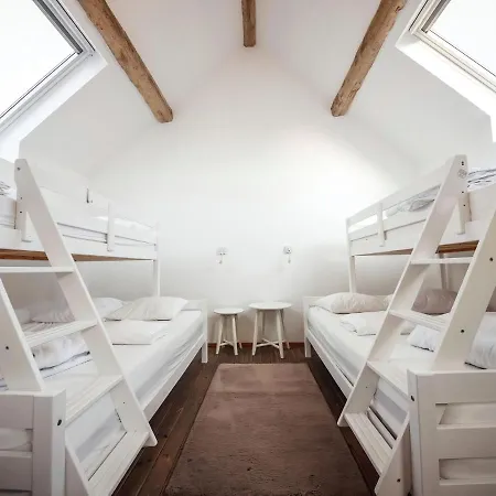 Vakantiehuis Spacious In With Garden *