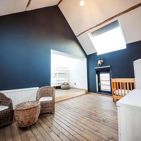Holiday home Spacious In With Garden Gesves