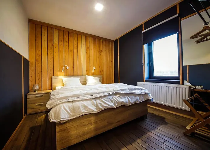 Vakantiehuis Spacious In With Garden